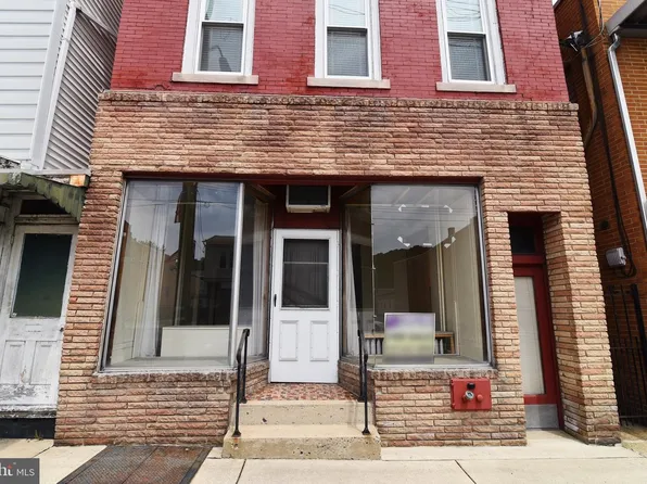 27 S 2nd St, Saint Clair, PA 17970