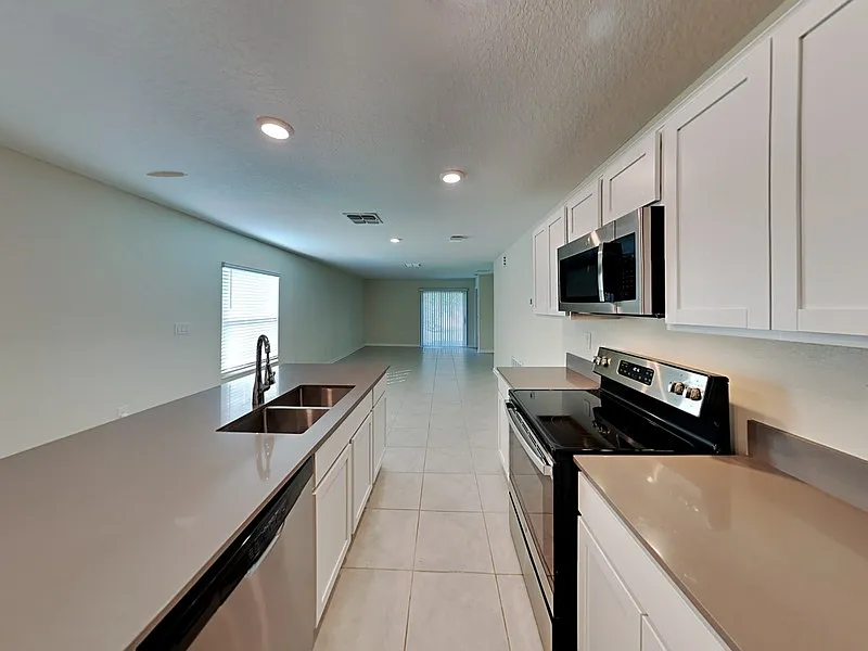 3 bed, 2.0 bath, 1260 sqft, $1,950 — Photo 3