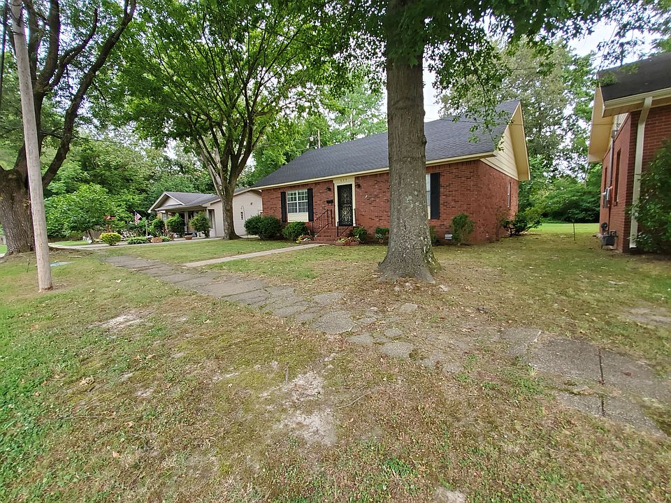 2nd image of 635 W Cherry St