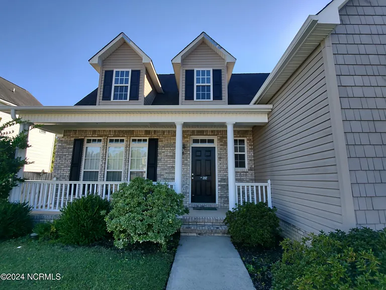 302 Savannah Dr — Photo 4