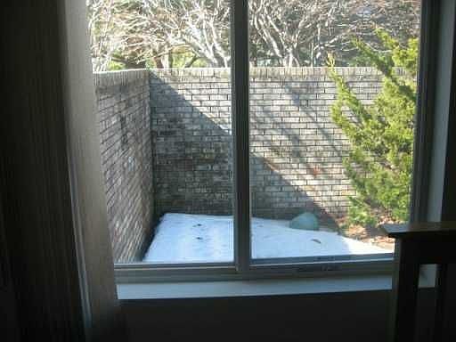 2nd image of 752 Williamsburg Cir