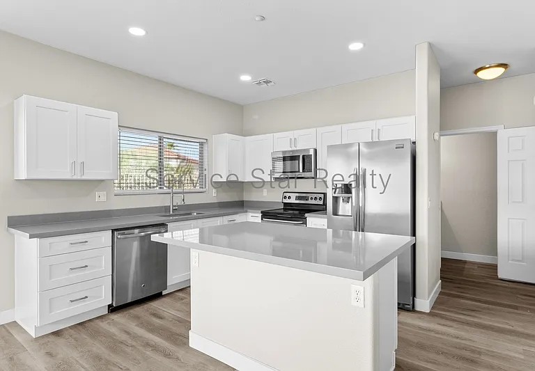 7500 E Deer Valley Rd #31 — Photo 1