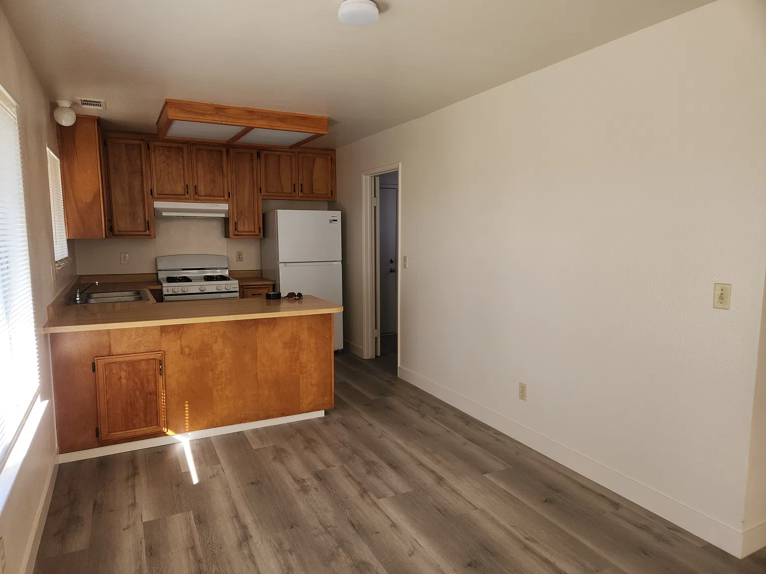 3 bed, $1,600 — Photo 3