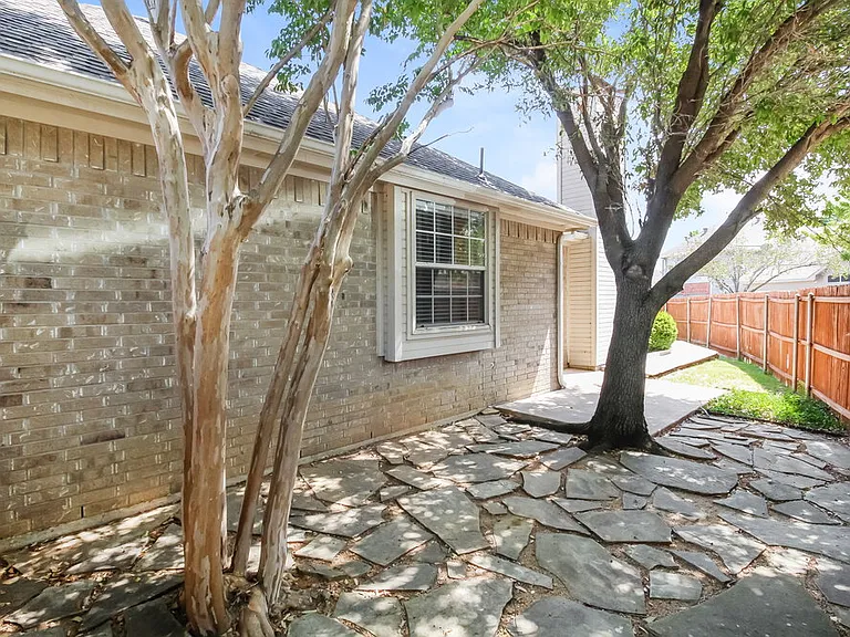 828 Pinnacle Cir — Photo 19