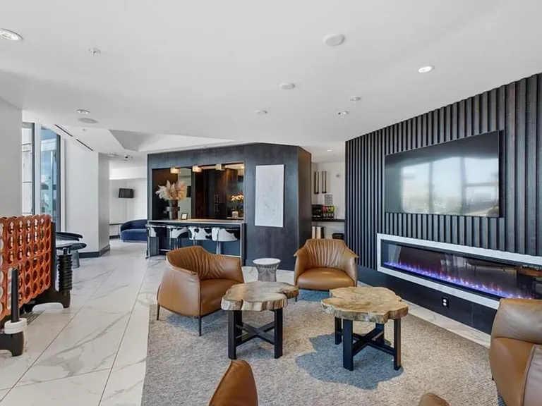 400 W Peachtree St NW #35000 — Photo 16