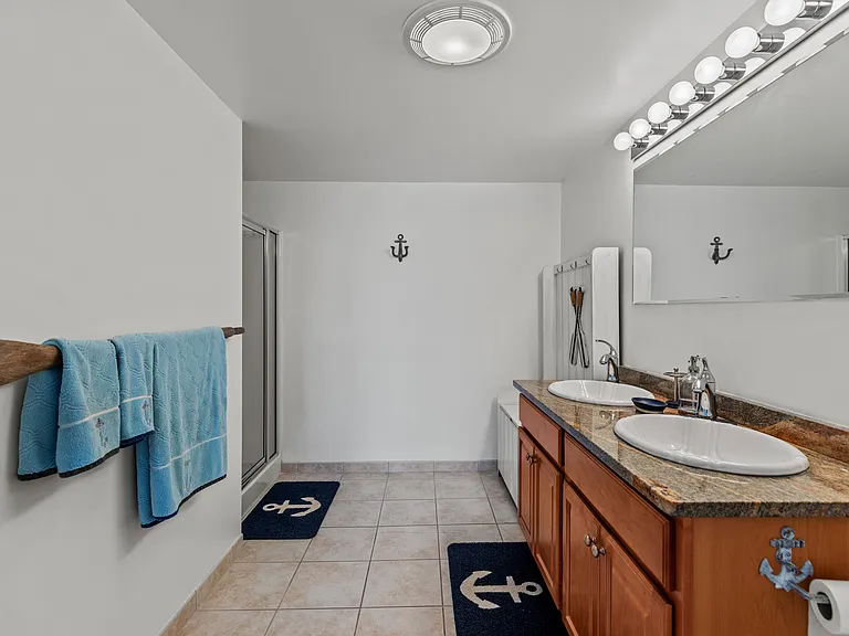 1 E Grand Ave #208 — Photo 17