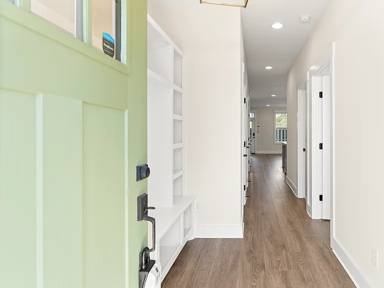 2045 Oakwood Ave — Photo 5