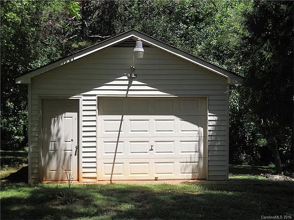 3rd image of 712 Candlewick Dr
