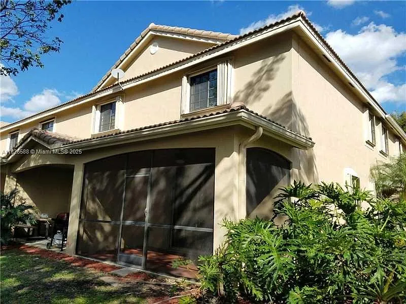 4 bed, 2.5 bath, 1790 sqft, $3,700 — Photo 2