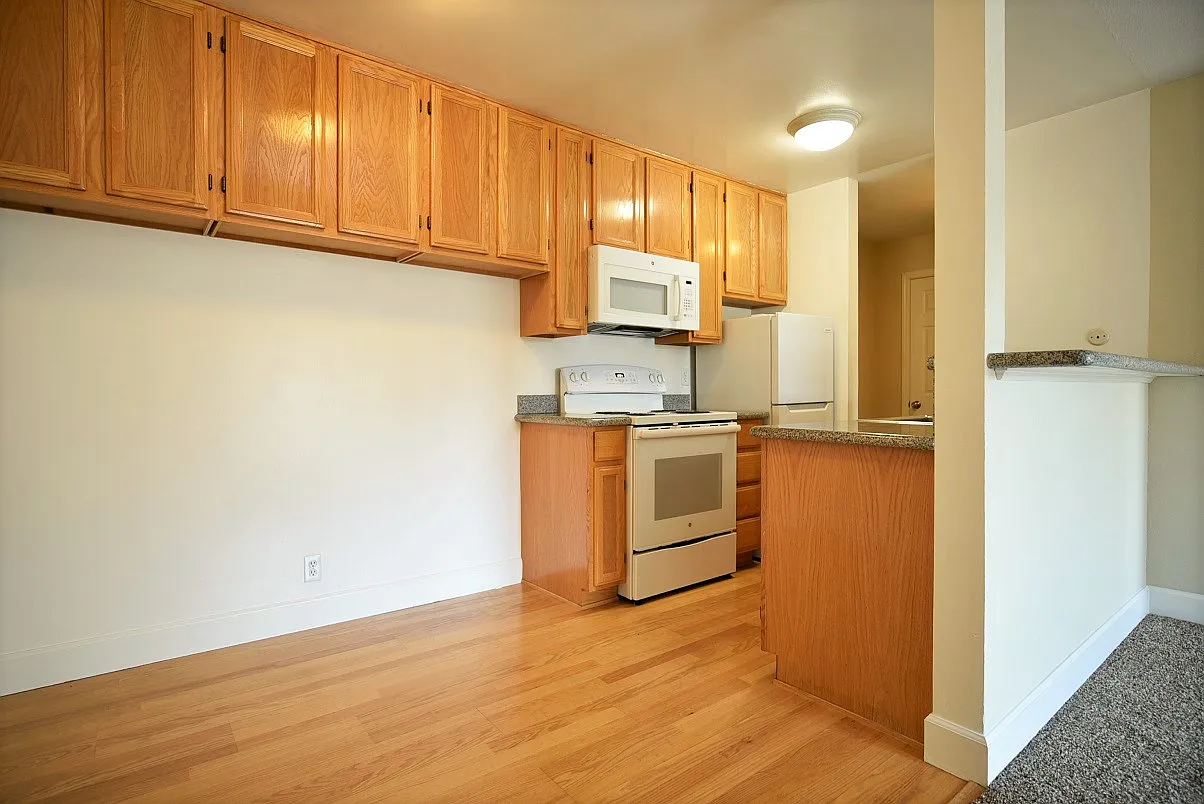 1 bed, 700 sqft, $1,850 — Photo 3