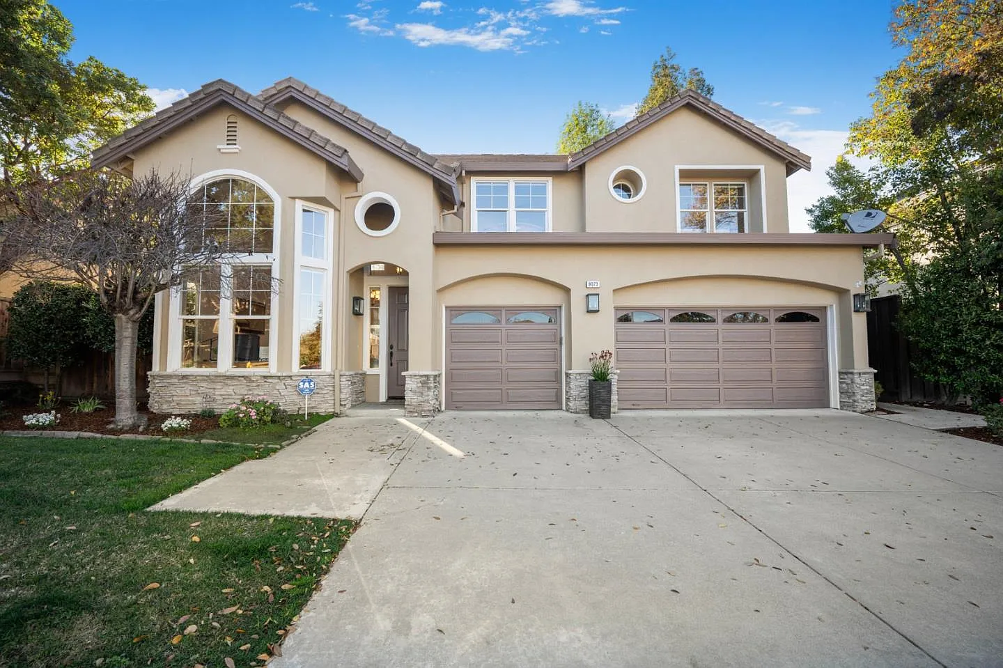 9073 Rancho Hills Dr photo 1