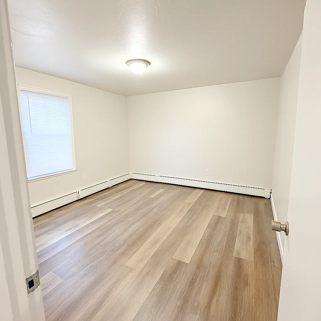 3 bed, 908 sqft, $1,650 — Photo 4