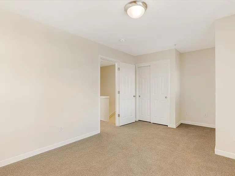 425 NE Fremont St — Photo 20