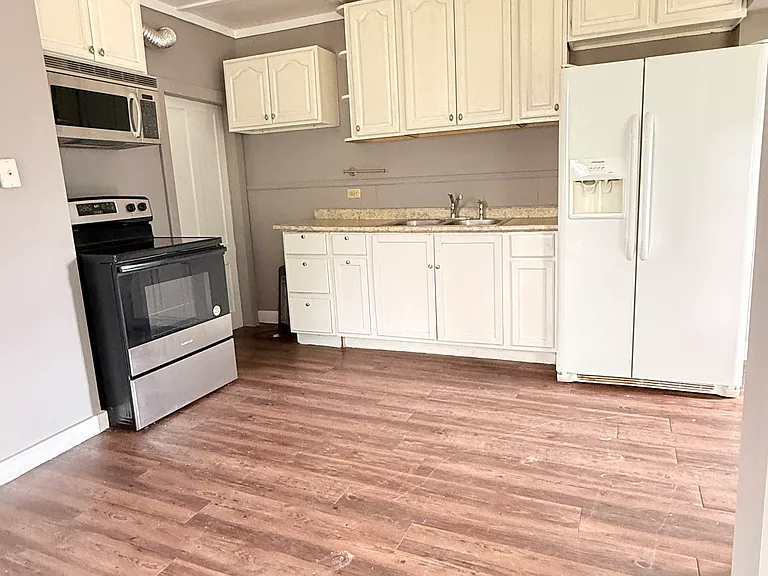 7-11 Plunkett St #B — Photo 6