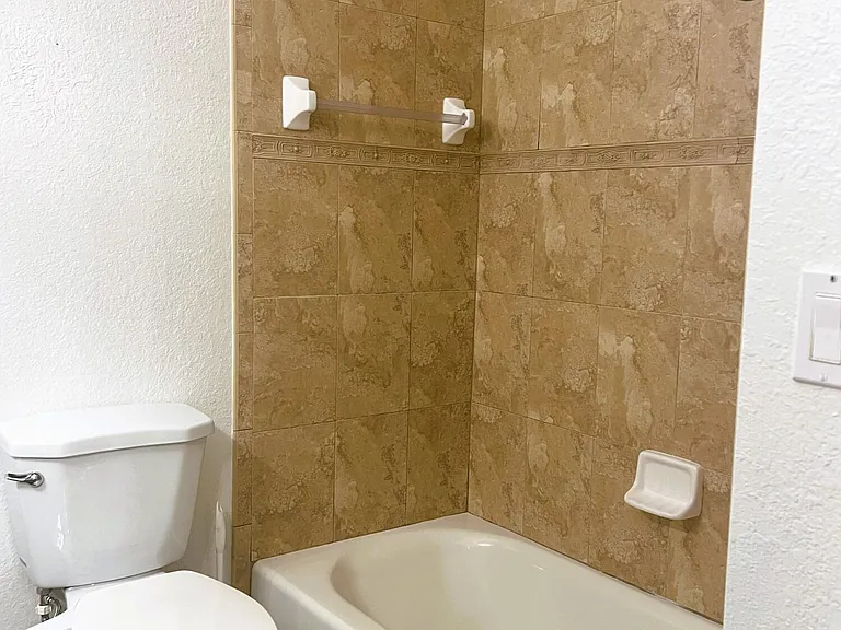 4210 Gator Trace Cir — Photo 16