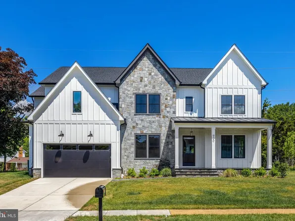 930 Fairway Dr NE, Vienna, VA 22180