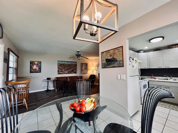 104 Cambridge E, West Palm Beach, FL 33417