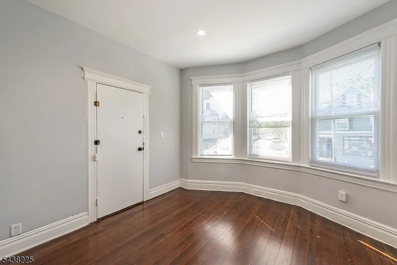 2 bed, 1.0 bath, $2,200 — Photo 3