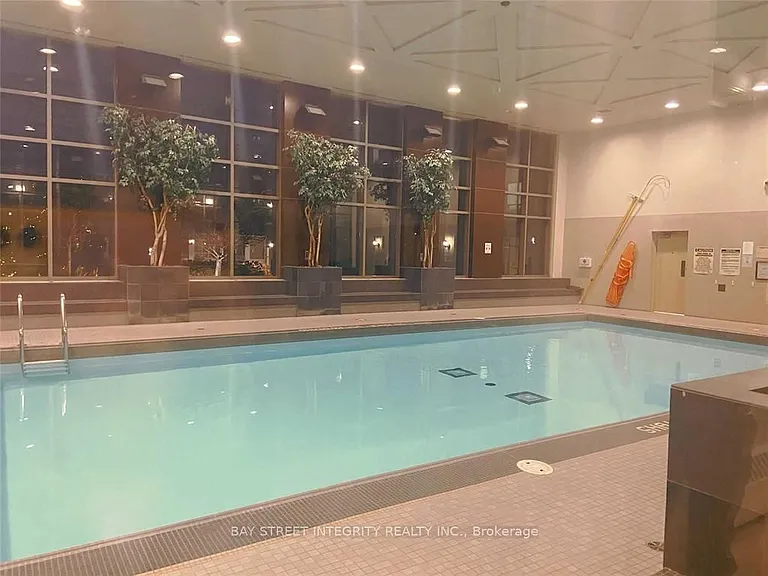 388 Prince Of Wales Dr #3705 — Photo 11