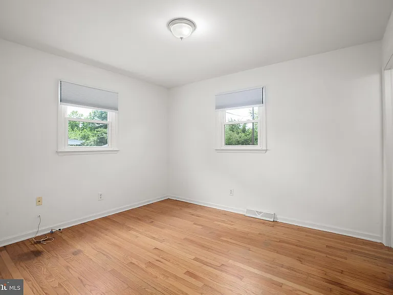 803 Grafton St — Photo 15