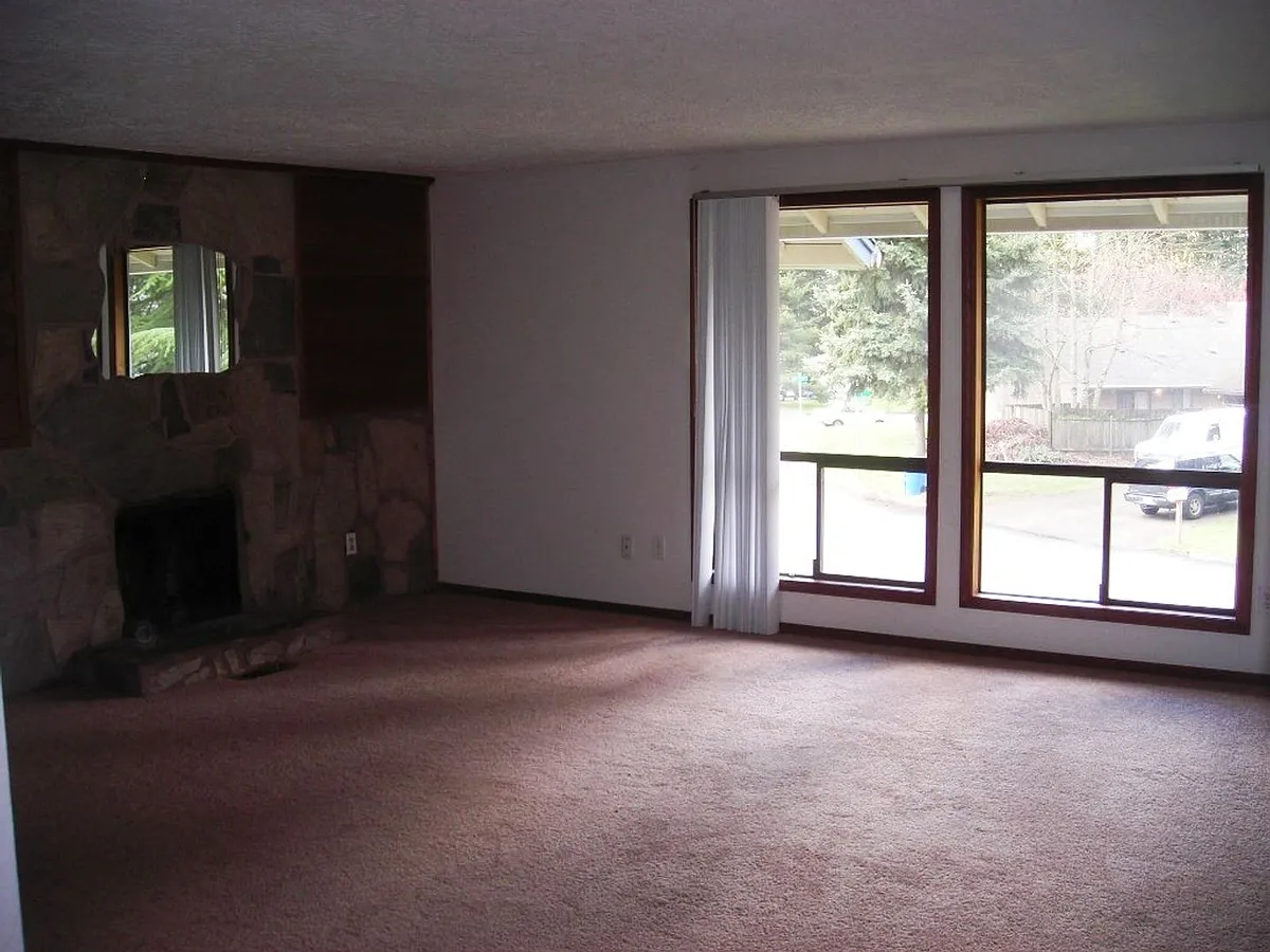 Building Photo - 1203 NE Keyes Rd