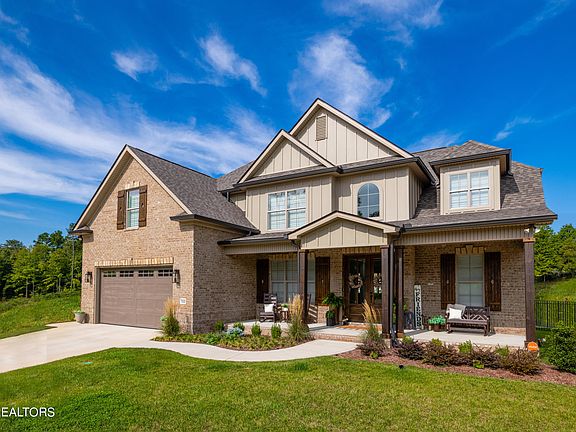 2nd image of 723 Eaglehorne Ln