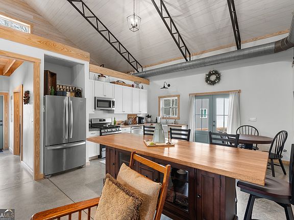 4th image of 26 Cason Dr