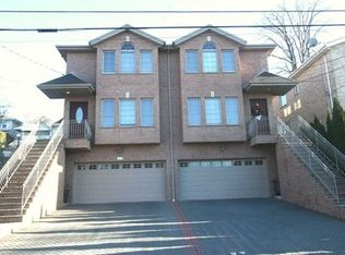 520B 7th St, Palisades Park, NJ 07650