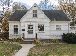 403 32nd St NE, Cedar Rapids, IA 52402