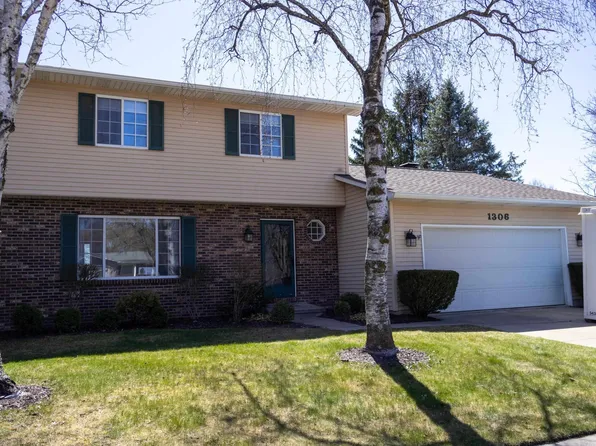 1306 E Illinois Ct, Mount Pleasant, MI 48858