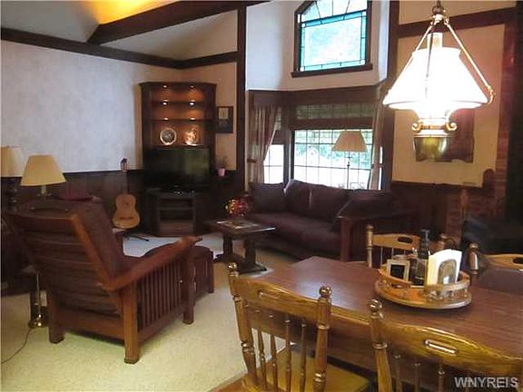 5th image of 263 Danbury Dr