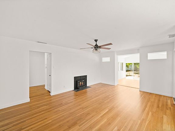 5th image of 2821 Alamitos Way