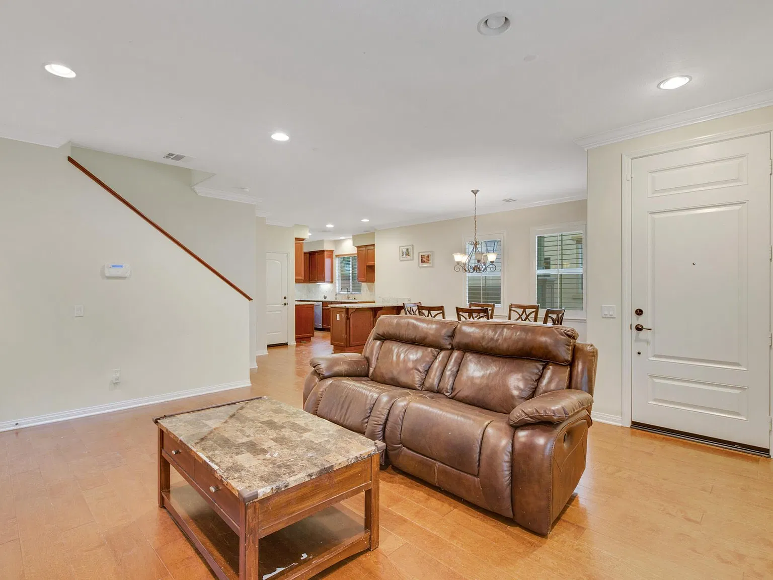 3 bed, 2.5 bath, 1661 sqft, $3,750 — Photo 3