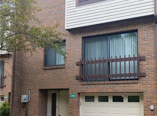 204 Springwater Ct, Coraopolis, PA 15108