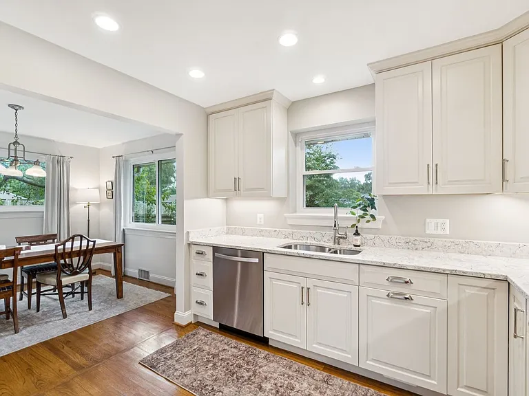 7412 Farnum St — Photo 10