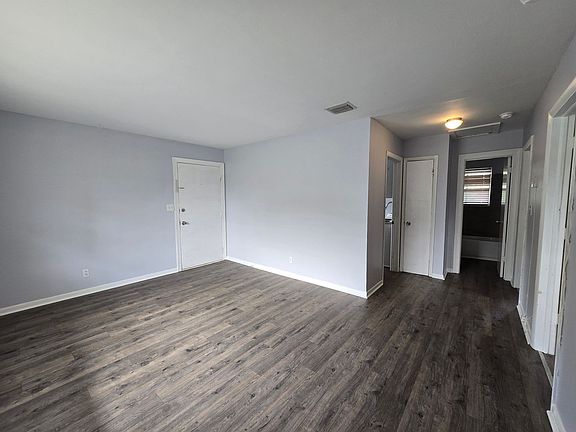 2nd image of 424B Bryan St