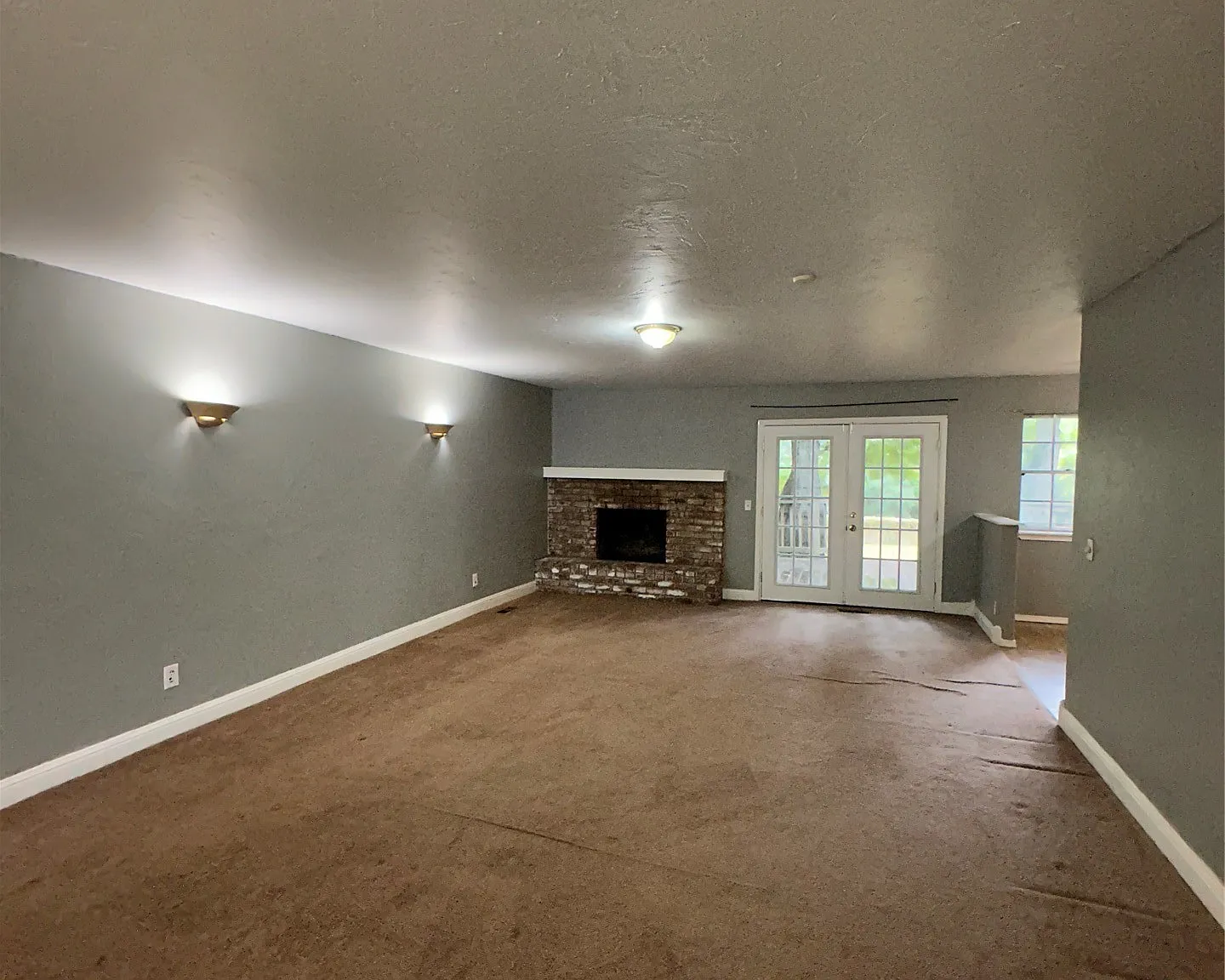 4 bed, 2.0 bath, 1970 sqft, $1,700 — Photo 3