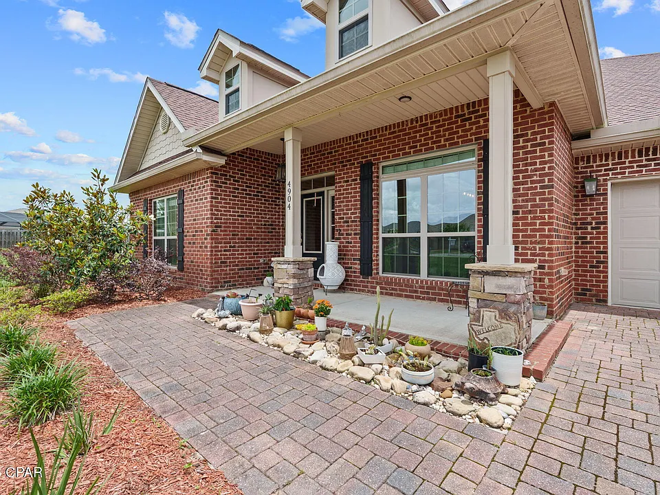 4904 Christy Ln