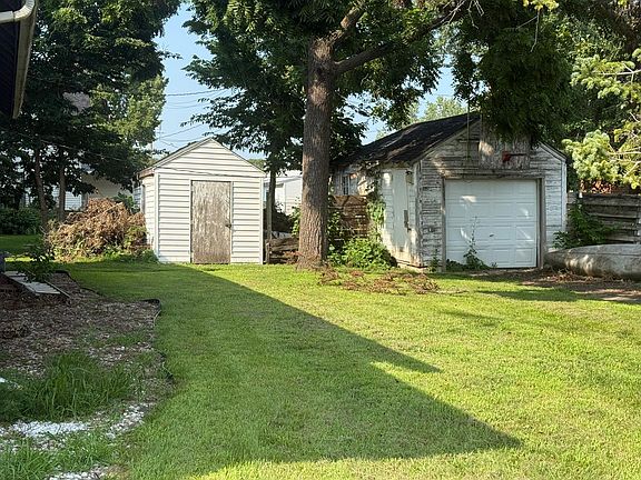 2nd image of 105 Central Ave W