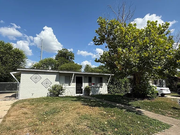 126 Saint Louis Ave — Photo 2