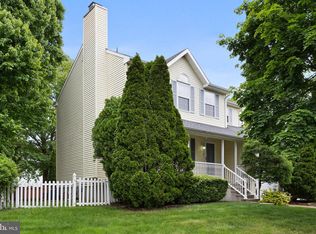 40 Harvest Ln, Burlington, NJ 08016