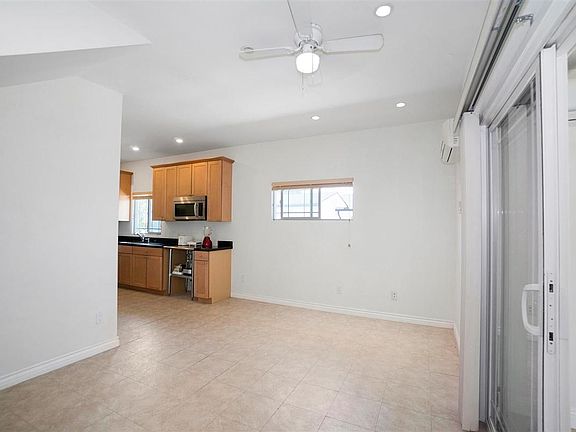 3rd image of 1053 E Walnut Ave