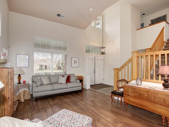 3rd image of 3018 Hortaleza Pl