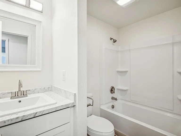 The 1800 Place Apartments — Photo 36