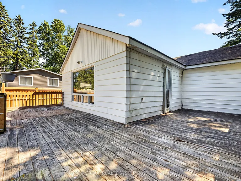 2082 Lilac Dr — Photo 22