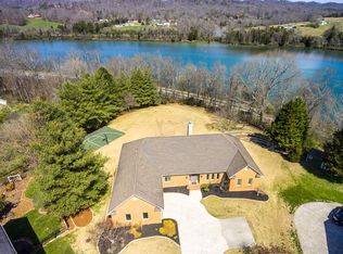 17 Radcliff Ter, Oak Ridge, TN 37830