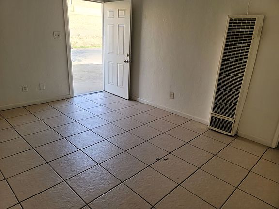 2nd image of 1011 Snyder Ln #1