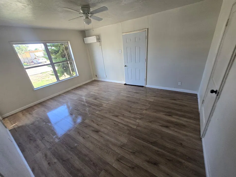 1501 W Hank Ave