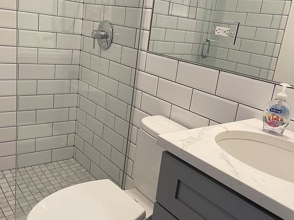 3rd image of 5827 N Ridge Ave #304