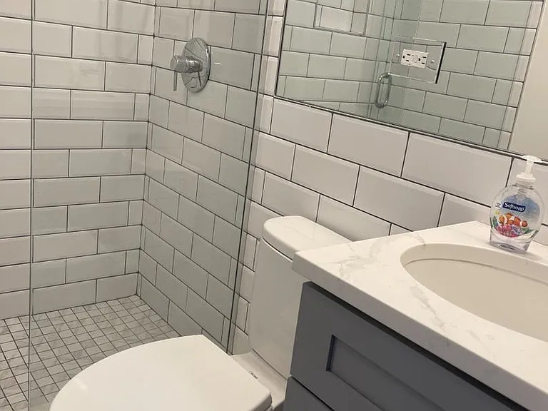 5827 N Ridge Ave — Photo 3